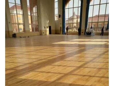 運(yùn)動(dòng)木地板 實(shí)木地板廠(chǎng)家直銷(xiāo)